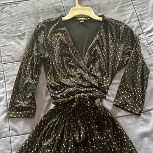 EUC Soft and comfortable body wrap dress DKNY